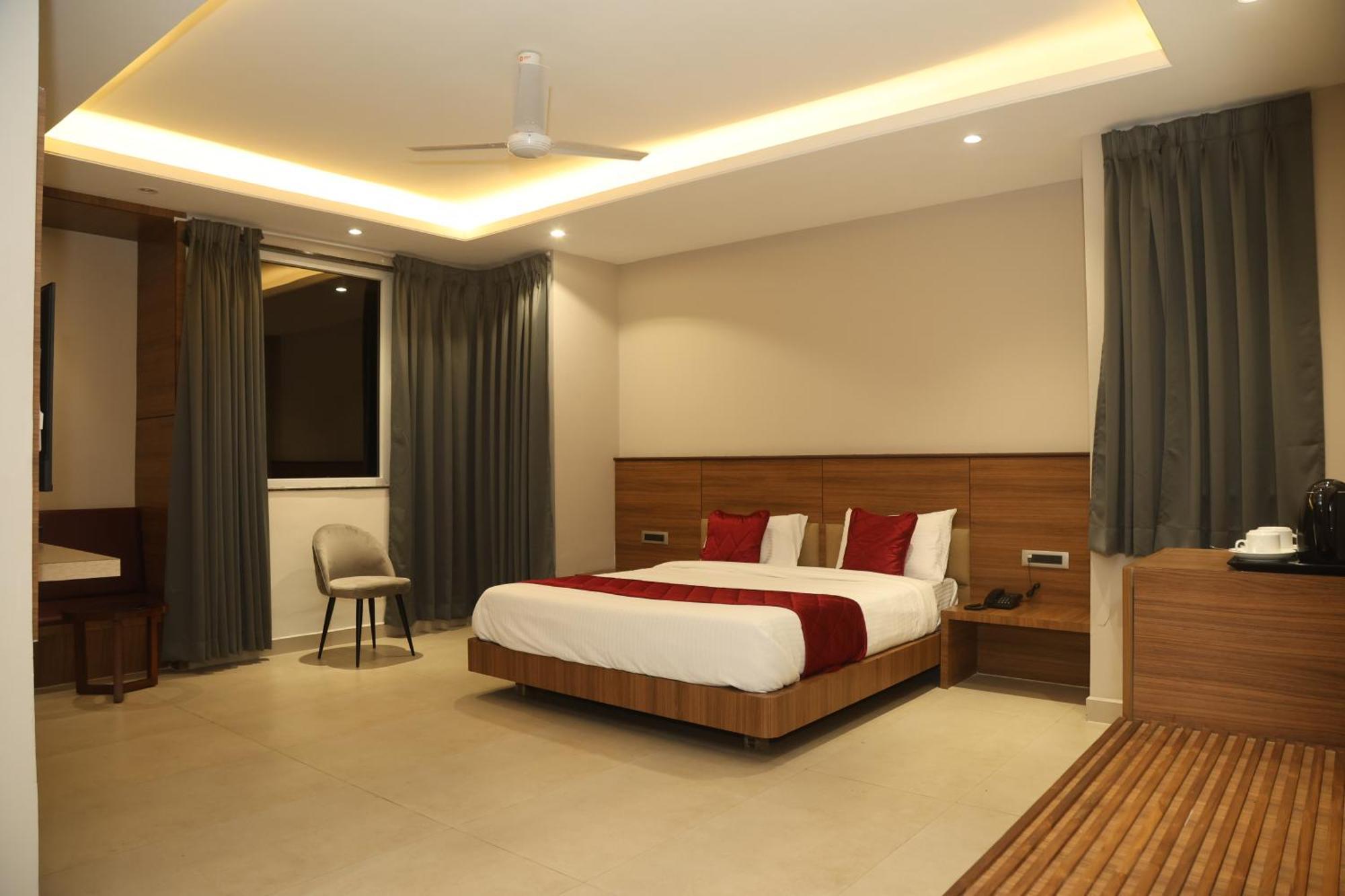 Rohika Aau-Igh Hotel กูวาฮาติ ภายนอก รูปภาพ