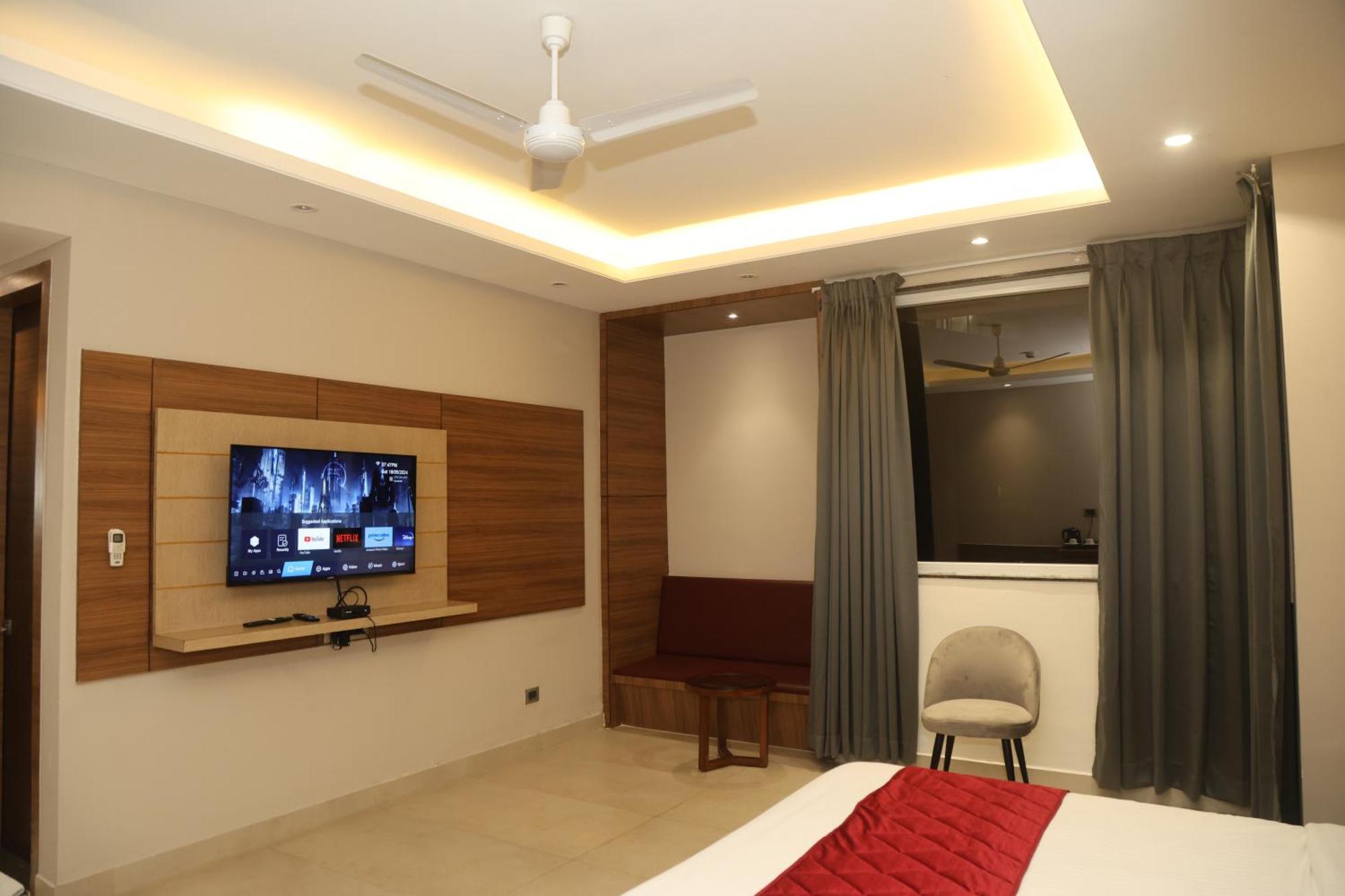 Rohika Aau-Igh Hotel กูวาฮาติ ภายนอก รูปภาพ