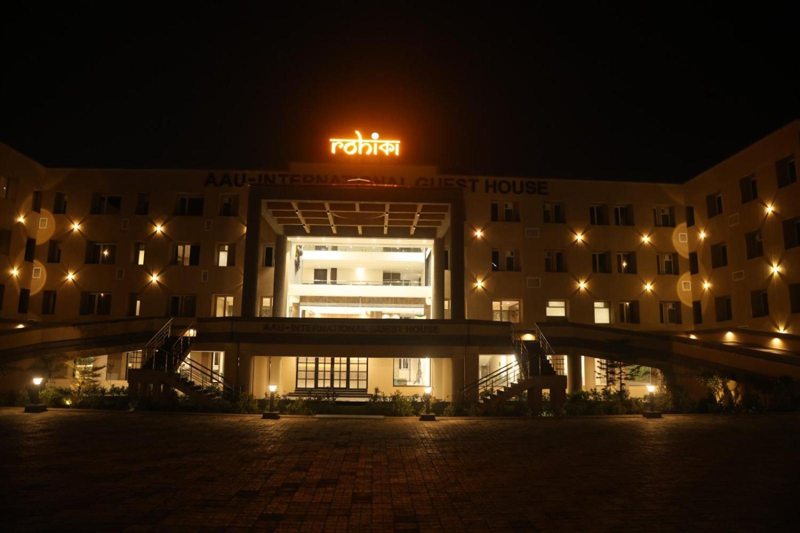 Rohika Aau-Igh Hotel กูวาฮาติ ภายนอก รูปภาพ