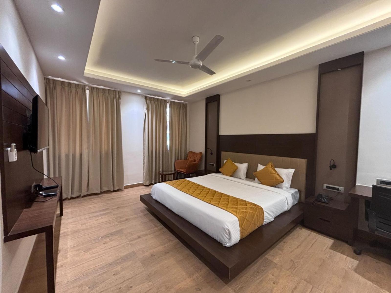 Rohika Aau-Igh Hotel กูวาฮาติ ภายนอก รูปภาพ