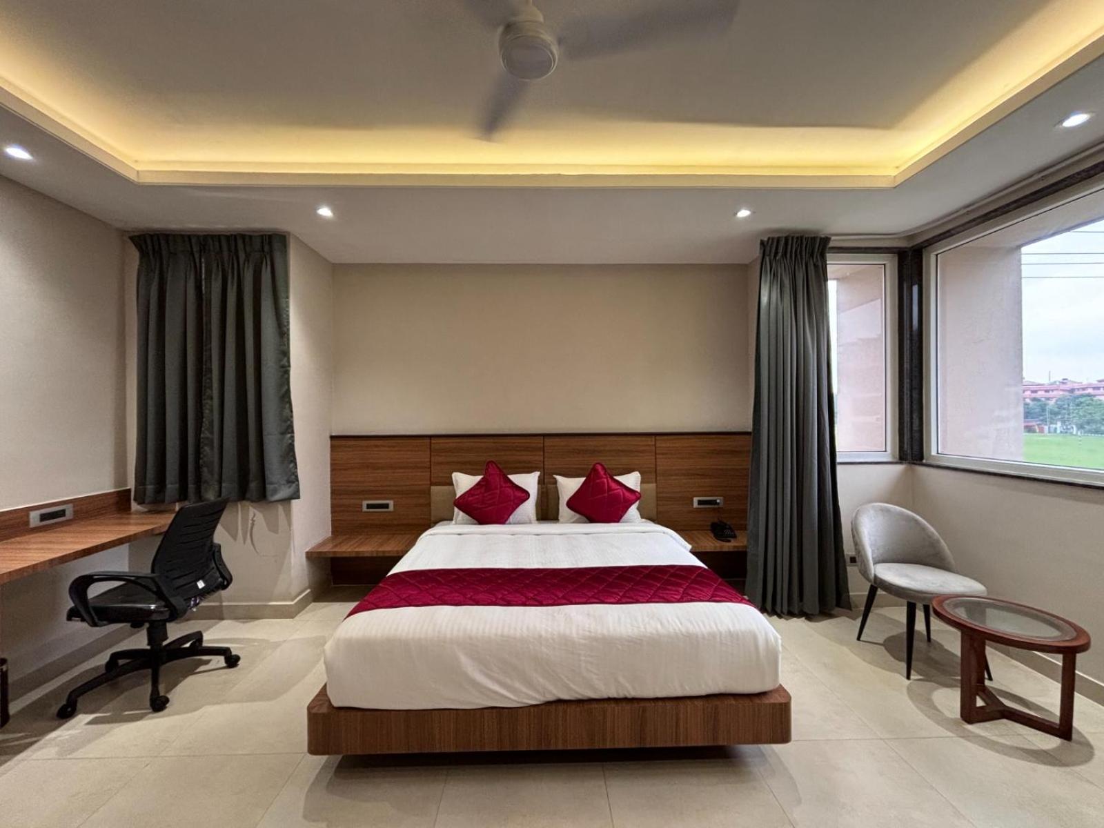 Rohika Aau-Igh Hotel กูวาฮาติ ภายนอก รูปภาพ