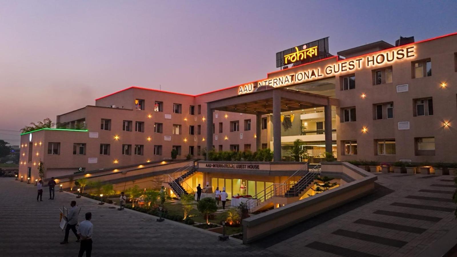 Rohika Aau-Igh Hotel กูวาฮาติ ภายนอก รูปภาพ